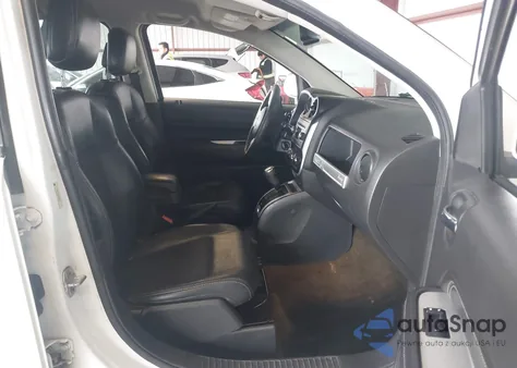 2016 Jeep Compass Latitude z USA, uszkodzony, nr VIN 1C4NJCEA9GD666721